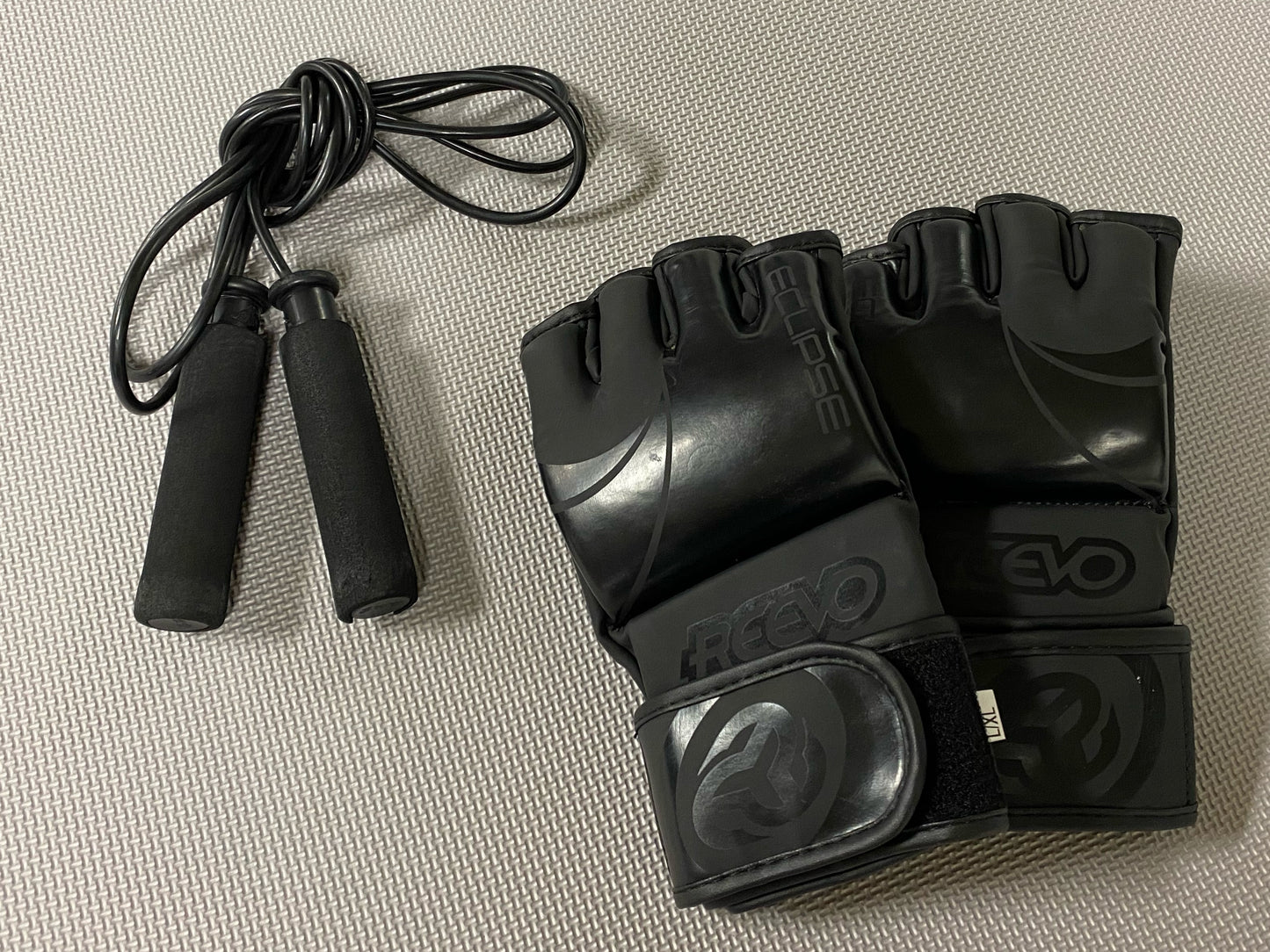 Reevo Eclipse MMA Glove