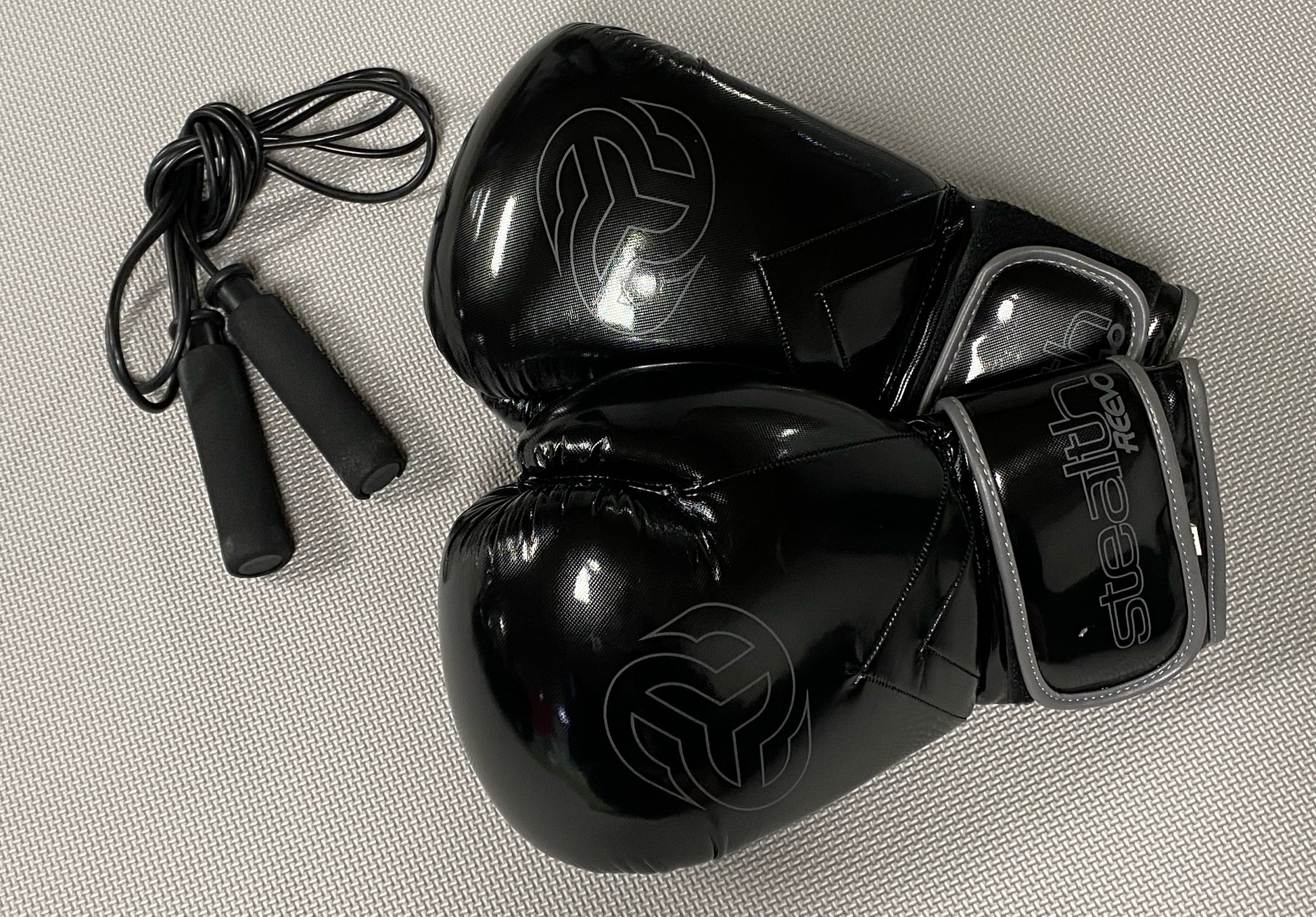 Reevo Stealth Boxing Gloves